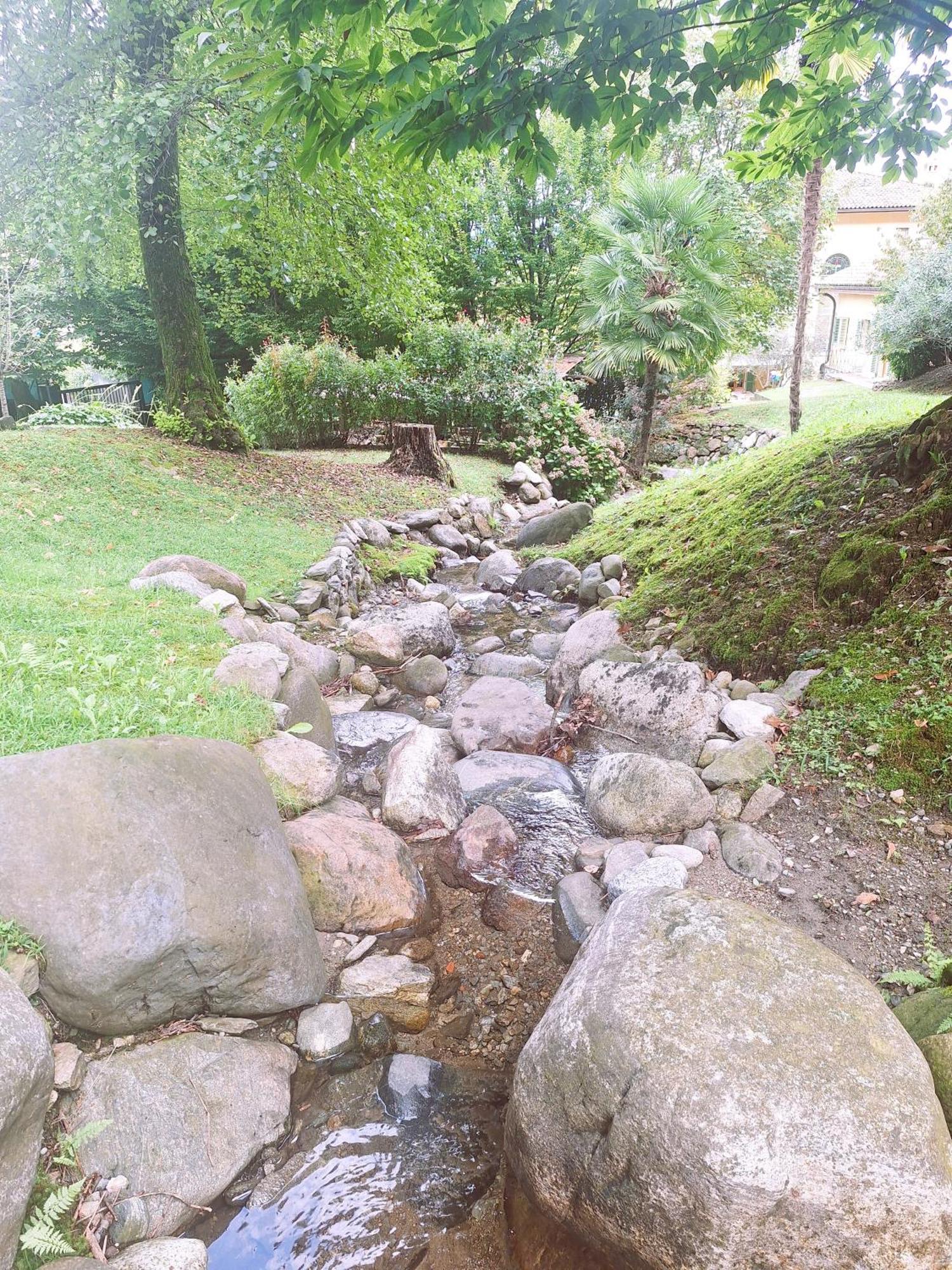 La Dependance Immersa Nel Parco Della Villa Isabella สเตรซา ภายนอก รูปภาพ